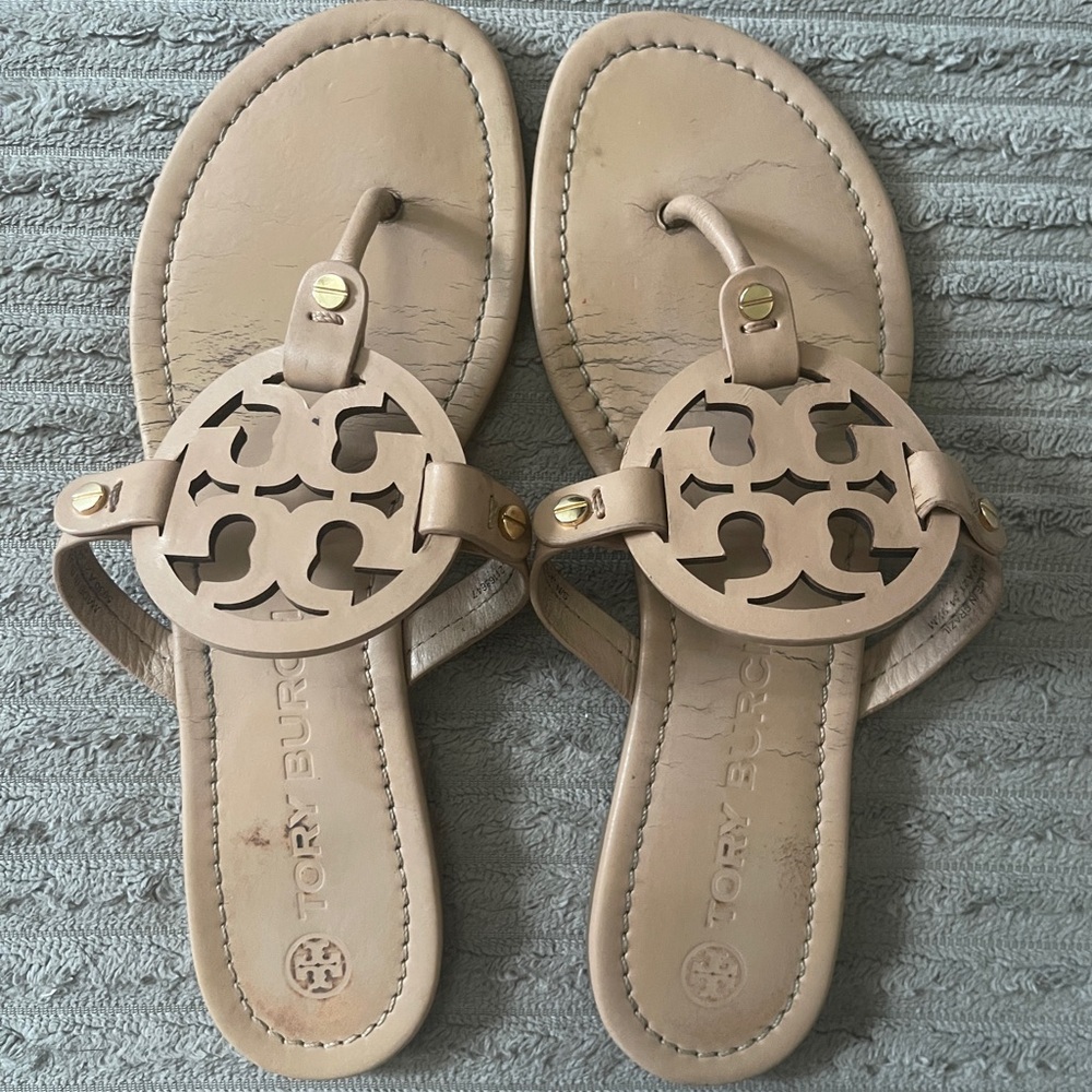 Tory Burch Tan Leather Sandals with Logo Medallion 👡